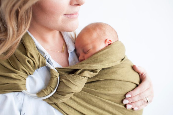 Wildbird Ring Sling Testing the Support of Linen Fabric Carriers