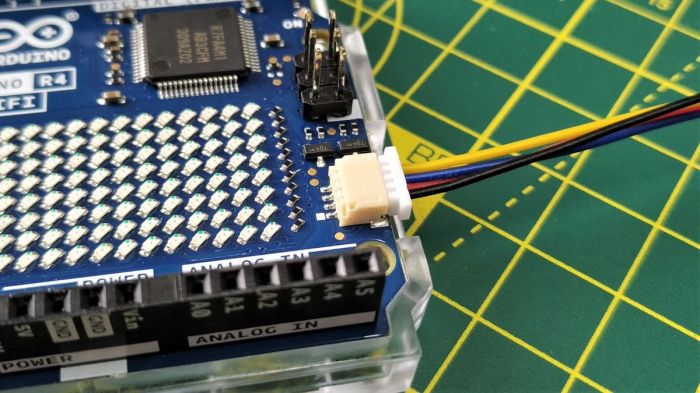 Arduino Uno R4 Microcontroller – Embedded Hardware Guide